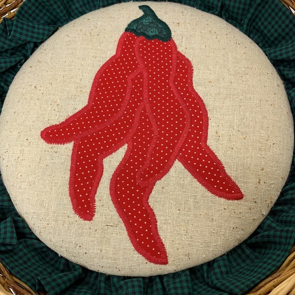 Wicker Red Chili Pepper Knitted Middle Wall Hanging Basket | 70’s Kitchen Retro - Picture 2 of 6